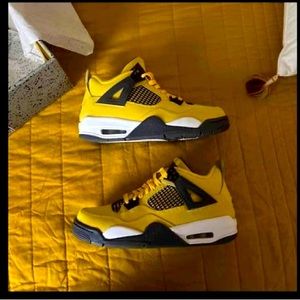Air Jordan “Retro Lightning” (2021)